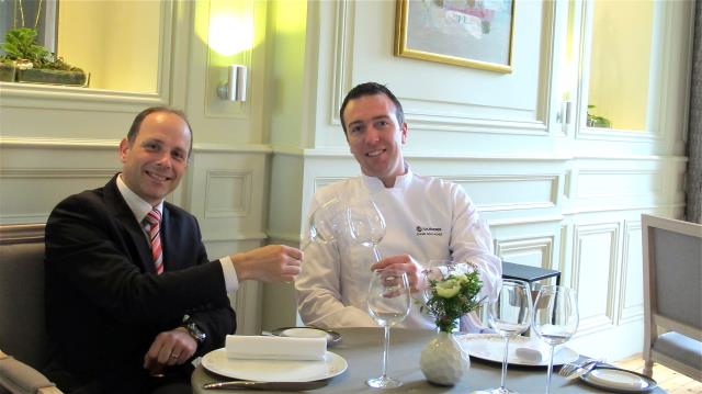 Dans le restaurant gastronomique au décor chic revisitant le Bordeaux XVIIIe, le défi de Wilfried Morandini, directeur d'exploitation ( à gauche) et du chef Daniel Gallacher est de décrocher une étoile Michelin : comme dans les années 60 dans cette presti