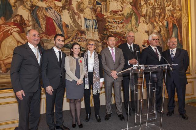 Le bureau de l’association Les Grandes Tables du Monde (de gauche à droite) : Marc Haeberlin, David Sinapian, Anne-Sophie Pic, Maryse Trama, Serge Schaal, Heiner Finkbeiner, Antonio Santini, Jacques Chibois (Sylvie Buhagiar et Pierre Wynants complètent le