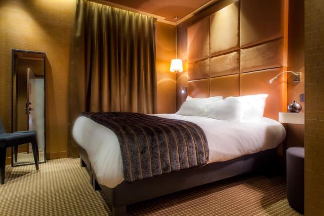Chaque chambre a son univers de couleur : bronze, chocolat, cuivre, beige et anthracite.