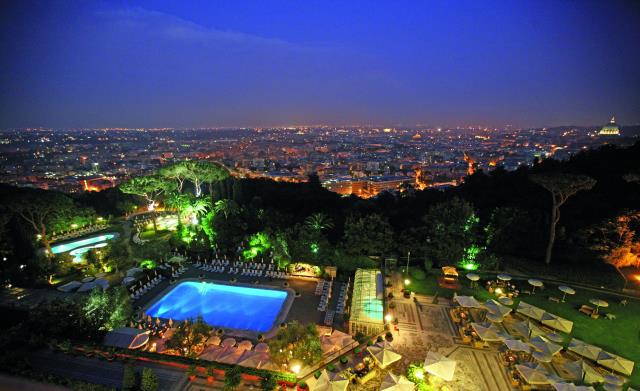 L'hôtel bénéficie d'une situation exceptionelle sur l'une des sept collines de Rome.