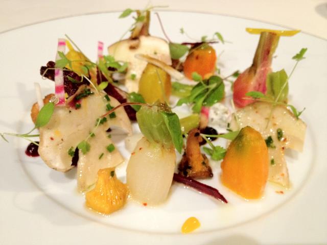 Légumes de Roquebrune  en cuit et cru, jeunes pousses de coriandre et persil plat, iode, huile d'olive source Saint Michel et vrai vinaigre balsamique de Modène