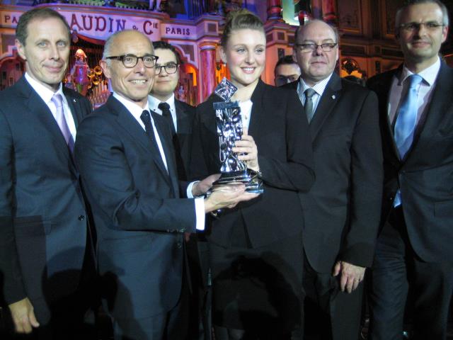 Au centre, la lauréate, Mathilde Auvray en compagnie, de gauche à droite, d'Emmanuel Taillandier (président du CDRE Paca), Hervé Fleury (d.g. de l'Institut Paul Bocuse), Jean-Claude Eudes, président national du CDRE) et Lionel Badier (Président Rhône-Alpe