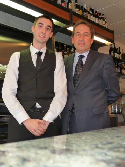 Romain Vuillaume et son professeur Jean-Luc Camera au lysée Auguste Escoffier de Cagnes-sur-Mer.