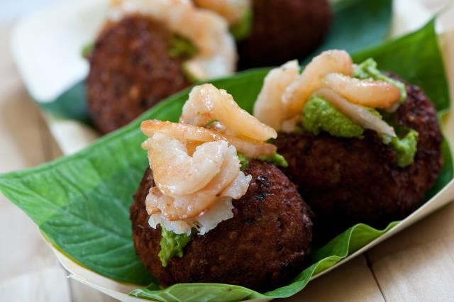 L'acarajé fait partie du vaste éventail de la cuisine de rue brésilienne.