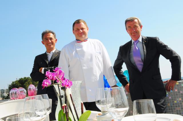 Franck Farneti (à gauche)à la tête du R&C Cap d'Antibes Beach Hotel  est convaincu de l'importance de la fonction commerciale