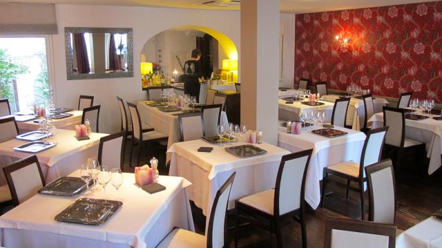 L'Atelier : un décor chic et cosy où se glissent 40 couverts prolongée par une agréable véranda-patio