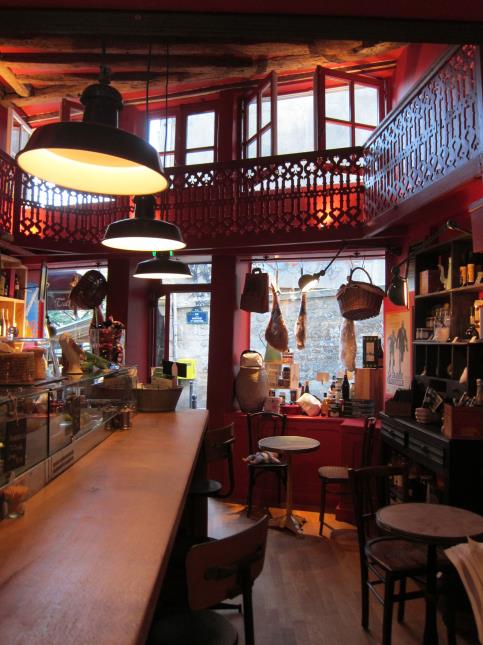 Entre épicerie fine et restaurant, cette annexe comble aussi bien les appétits des étudiants que des hommes d'affaire du quartier
