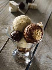 Coupe glacée 'Duo de confiserie', une coupe 100 % confiserie avec le Nougat de Montélimar La...