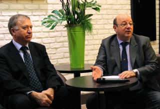 De gauche à droite : François Marie, directeur général adjoint en charge des aéroports Nantes...