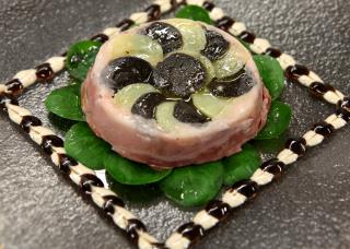 Galette de pommes de terre et pieds de porc au lard fumé et aux truffes