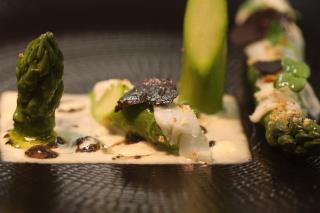 Asperges vertes, crème de pâte, vinaigrette de truffes et lard Colonnata