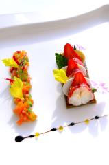 La salade de homard, fraises et caviar d'aubergines, vinaigrette de vieux balsamique