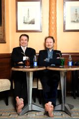 Didier (à gauche) et Fabrice Knoll ont pris la pose au Rostand, à Paris. Un café qui fait...