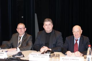 De gauche à droite : Philippe Panis, président de l'Umih 12, Thierry Grégoire, président des...