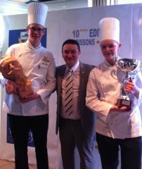 De gauche à droite, Rémi Abry, Franck Baruzier professeur de cuisine au lycée hôtelier de l'équipe...