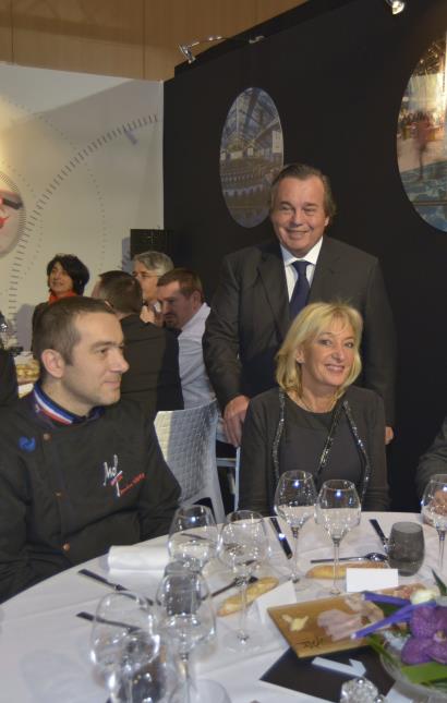Jean-Luc Vianey, Mof poissonnier écailler avec Marie-Odile Fondeur, directrice générale du Sirha et Olivier Ginon, pdg de GL Events, organisateur du salon.