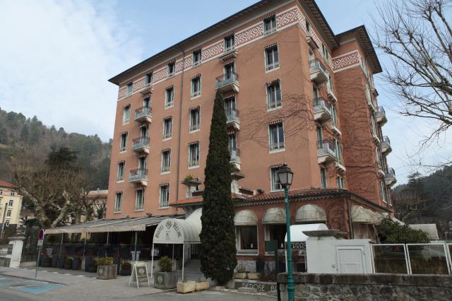 Bâtiment des années 1930, l'hôtel Helvie et le restaurant Le Vivarais ont bénéficié d'importantes transformations.