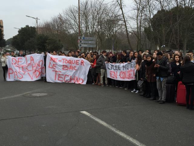 Manifestation des lycéens du Lycée d'Occitanie à Toulouse, contre la réforme du baccalauréat technologique