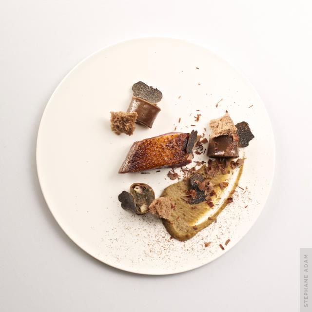 Canard basse température, maquis d'anguille fumée, chocolat, purée taggasche et truffes