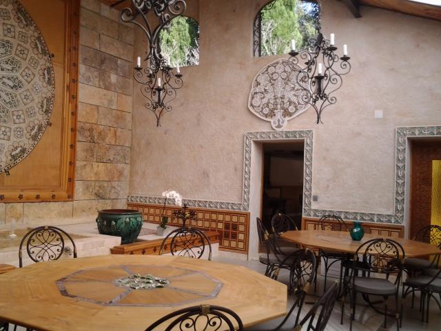 La salle à manger des Arboursiers, table d'hôte et cours de cuisine à Céret