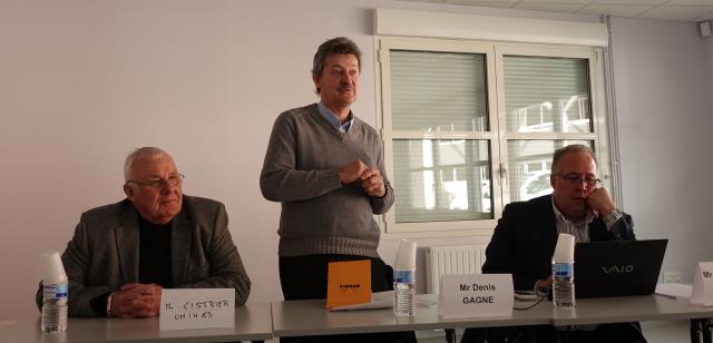 Jean-Marie Cistrier, président de l'UMIH63 ; Denis Gagne, président de l'UMIH43 : « les gens mangent rapidement et limitent leurs dépenses. Nous devons nous adapter. Dans mon bowling, nous proposons  hamburger-frites, partie de bowling pour 15 € » et Laur