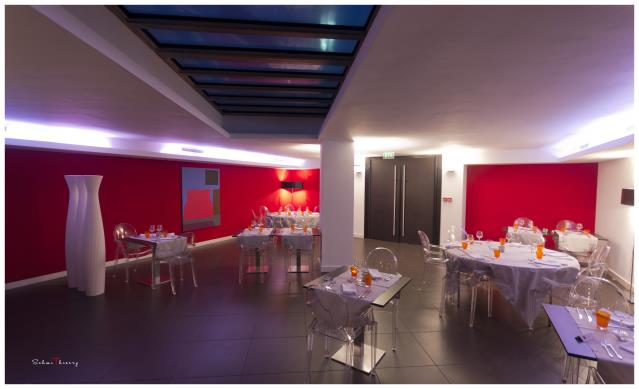 Décor contemporain pour la salle du restaurant du RexHôtel