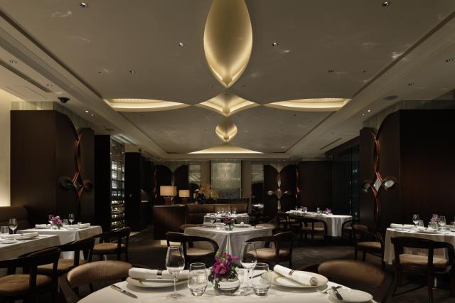 Le restaurant français Crown dispose de 45 couverts.