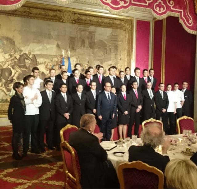 Les apprentis de Tecomah à Jouy-en-Joas, au sein de l'Elysée avec le président François Hollande, et la ministre de l'éducation natioanle Najat Vallaud-Belkacem.