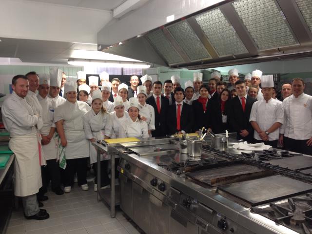 Les élèves en formation mention complémentaire dessert de restaurant, mention complémentaire barman et mise à niveau cuisine et salle ont perfectionné leur apprentissage aux côtés de l'équipe de L'Hostellerie de l'Abbaye de La Celle.
