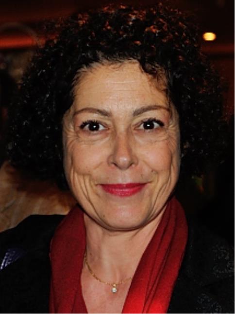En 2014, Isabelle Kucharski a souhaité transformer son titre de directrice des ressources humaines de B&B en directrice des 'richesses' humaines, car, dit-elle, 'mon travail consiste à reconnaitre et mettre en valeur des richesses de talents et de personn