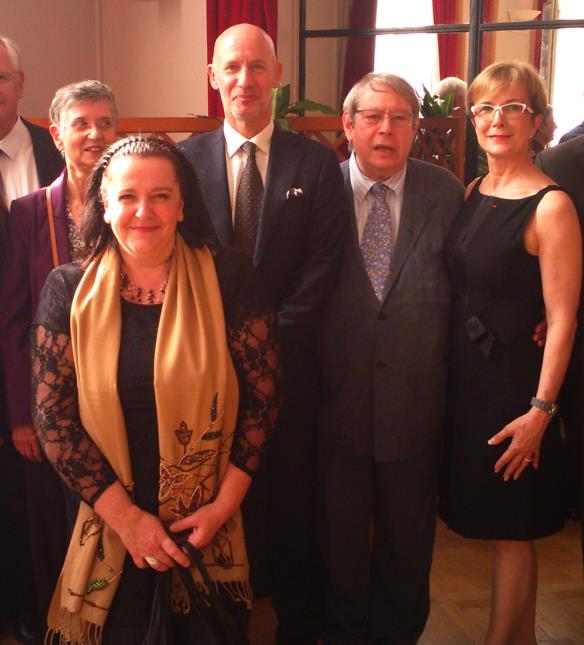 Françoise Portier (au premier plan) à retrouvé son ancienne professeur, Dominique Loiseau (à droite) à Jean Drouant lors d'une céérémonie organisée par l'association des anciens élèves.