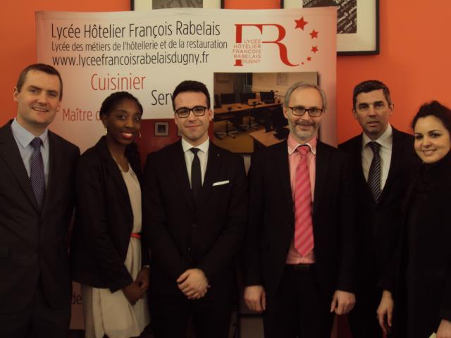 Légende Loïc Mathis, professeur d'hébergement et MC OR, Sandrine Thodiard, Allan de Sena, Arnaud Dubois, proviseur, Xavier Detchenic, chef de travaux, Farah Ben Saîd, proviseure-adjointe