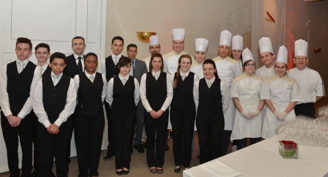 Beaucoup d'applaudissements pour les élèves et chefs des lycées hôteliers Eiffel de Reims (notre photo) et de Bazeilles.