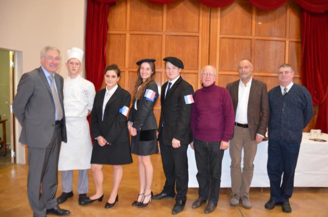 De g à d : Christian Badinand, proviseur du lycée, Noé De Loage, Iléana Brago-Cohen, Noémie Gruhier, Paul Tedesco, Alain Hallais, Serge Mainguy et Frédéric Hervé.