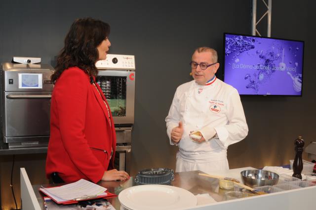 Joseph Viola (restaurant Daniel et Denise), président de l'association Les Bouchons Lyonnais, partage son savoir-faire.