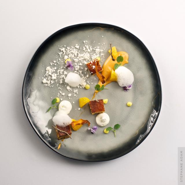 'Sponge cake' vanillé, patate douce, syphon agrumes, granité citron et écume citron caviar
