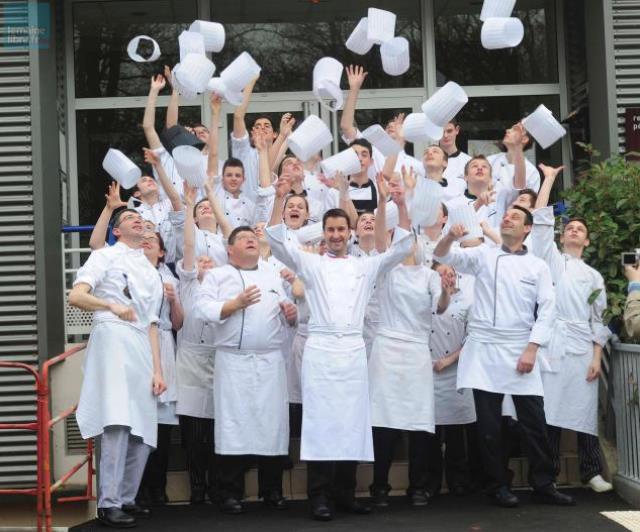 Philippe Mille et Emilie Couturier sont venus deux jours au lycée Funay-Hélène Boucher du Mans (72) pour élaborer un repas avec la scetion terminale bac pro cuisine.