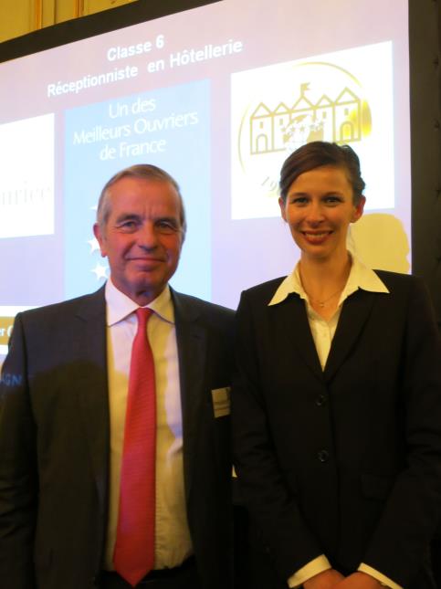 Michel Fernet, président de classe du MOF réceptionniste, et Claire Dupleix, première lauréate du titre.