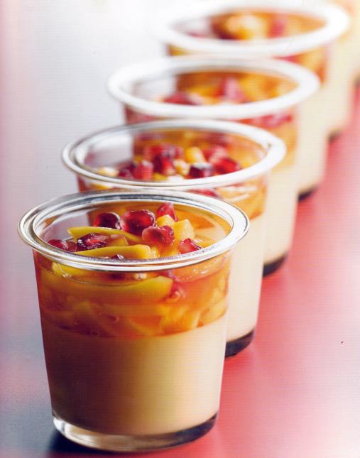 La crème d'amour, gelée ylang-ylang et mangue, une recette harmonisée du livre 'Les Meilleurs Desserts de France'.