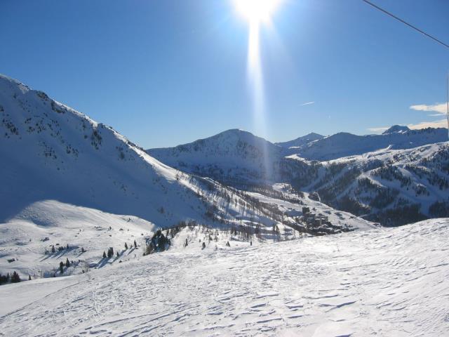 les professionnels de la montagne réunis au sein de l'ANMSM estiment que les stations de faible et moyenne altitude plutôt fréquentées par la clientèle française ont bien profité du bon niveau d'enneigement.