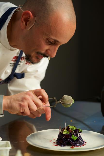 Enrico Crippa, chef éblouissant, a réalisé huit plats en moins de 45 minutes