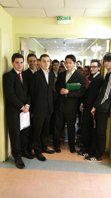 Les élèves de terminale bac pro et BTS lors du job dating du lycée Jean Monnet .