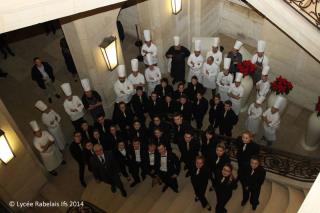 Les élèves du lycée François Rabelais d'Ifs (14), leurs professeurs et les chefs Normands.
