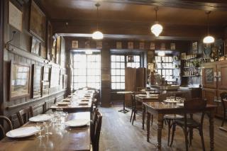 Cafés, bars, brasseries et restaurants pourront prolonger leur durée d'ouverture pendant toute la...