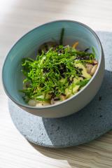 Ragoût de coquillage et champignons parfumé à la citronnelle et gingembre frais rehaussé d'une...