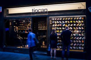 Dans un cadre design, Tincan se spécialise dans le poisson en conserve.