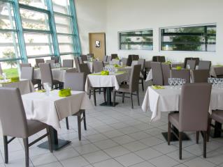Une vitre sépare désormais la salle des cuisines