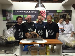 Maxime Schelstraete, Nicolas Gautier, Flornet Ladeyn et Nicolas Pourcheresse avec quelques élèves...