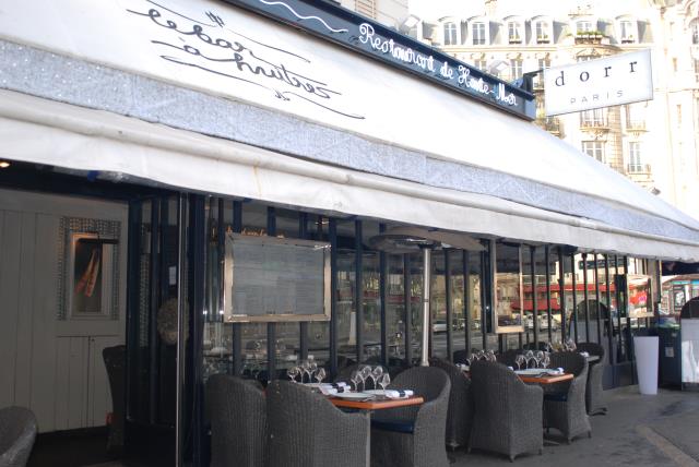 Spécialisé dans les fruits de mer, le Bar à Huîtres Montparnasse réalise jusqu'à 200 couverts en soirée