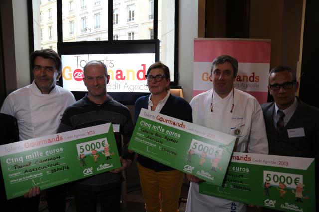 Yannick Alléno avec les lauréats, Pascal Common, Catherine Bosc-Bierne, Olivier Gremillet et Philippe Quintin, rédacteur en chef du Bottin Gourmand.